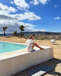 Camila Coelho feet photo thumbnail