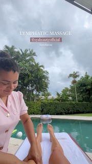 Camila Coelho feet photo thumbnail