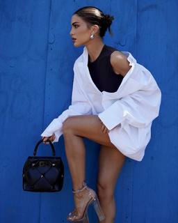 Camila Coelho feet photo thumbnail