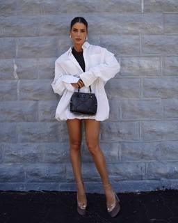 Camila Coelho feet photo thumbnail