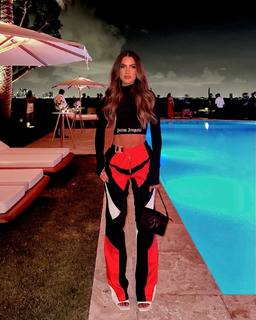 Camila Coelho feet photo thumbnail