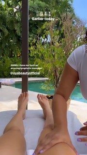 Camila Coelho feet photo thumbnail
