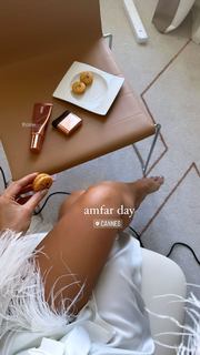 Camila Coelho feet photo thumbnail