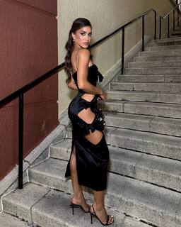 Camila Coelho feet photo thumbnail