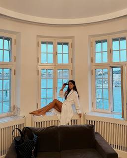 Camila Coelho feet photo thumbnail