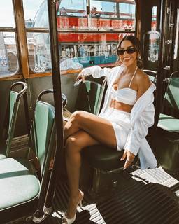 Camila Coelho feet photo thumbnail