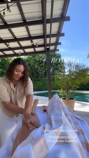 Camila Coelho feet photo thumbnail