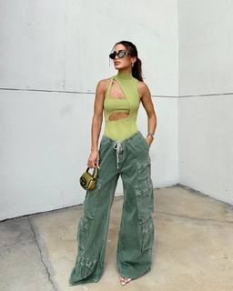 Camila Coelho feet photo thumbnail