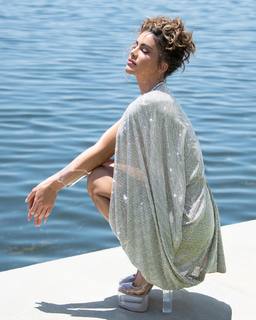 Camila Coelho feet photo thumbnail