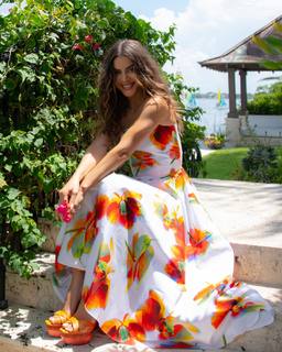 Camila Coelho feet photo thumbnail