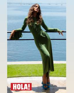 Camila Coelho feet photo thumbnail