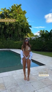 Camila Coelho feet photo thumbnail