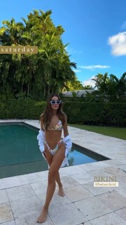 Camila Coelho feet photo thumbnail