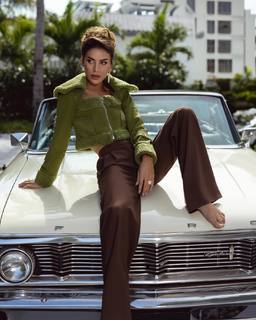 Camila Coelho feet photo thumbnail