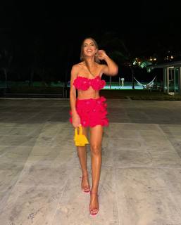 Camila Coelho feet photo thumbnail