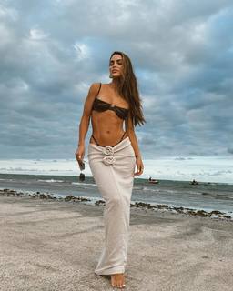 Camila Coelho feet photo thumbnail