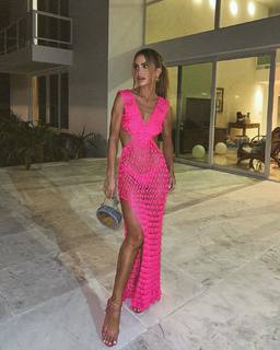 Camila Coelho feet photo thumbnail