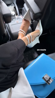 Camila Coelho feet photo thumbnail