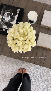 Camila Coelho feet photo thumbnail