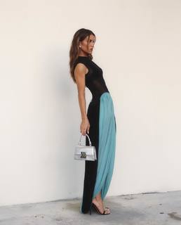 Camila Coelho feet photo thumbnail