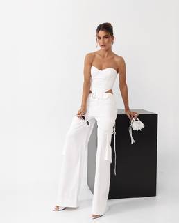 Camila Coelho feet photo thumbnail