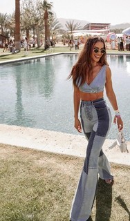 Camila Coelho feet photo thumbnail