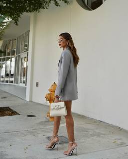 Camila Coelho feet photo thumbnail