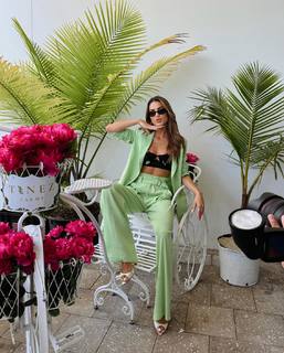 Camila Coelho feet photo thumbnail