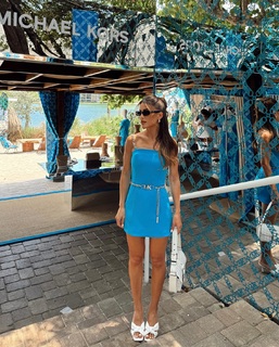 Camila Coelho feet photo thumbnail