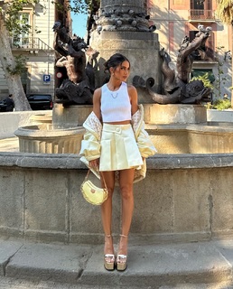 Camila Coelho feet photo thumbnail