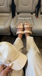 Camila Coelho feet photo thumbnail