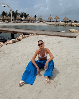 Camila Coelho feet photo thumbnail