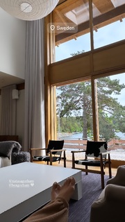 Camila Coelho feet photo thumbnail