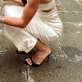 Camila Coelho feet photo thumbnail