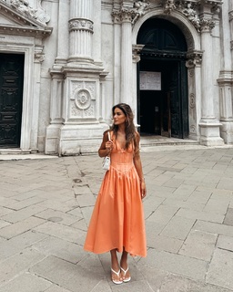 Camila Coelho feet photo thumbnail