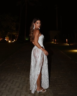 Camila Coelho feet photo thumbnail