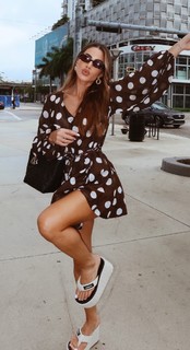 Camila Coelho feet photo thumbnail