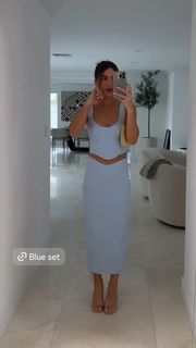 Camila Coelho feet photo thumbnail