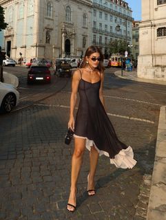 Camila Coelho feet photo thumbnail