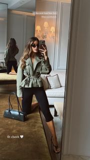 Camila Coelho feet photo thumbnail