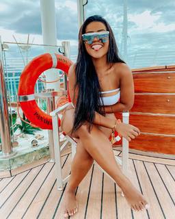 Camila Loures feet photo 2