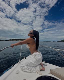 Camila Loures feet photo 18