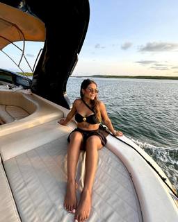 Camila Loures feet photo 2