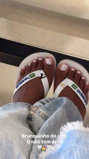 Camila Loures feet photo 16
