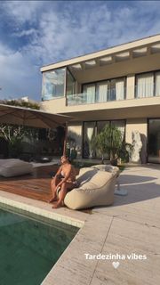 Camila Loures feet photo 2