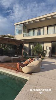Camila Loures feet photo 1