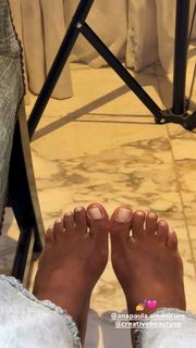 Camila Loures feet photo 12