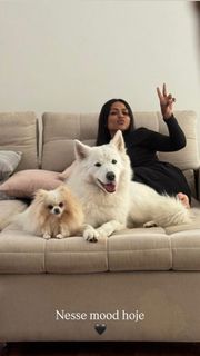 Camila Loures feet photo 3