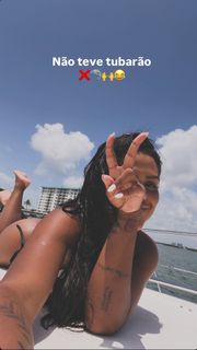 Camila Loures feet photo 1