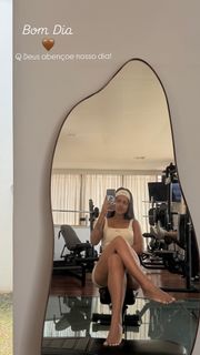 Camila Loures feet photo 1
